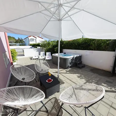 Luxury Penthouse With Jacuzzi And Seaview Apartament