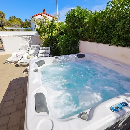 Luxury Penthouse With Jacuzzi And Seaview Apartament Petrčane