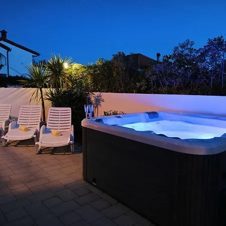Luxury Penthouse With Jacuzzi And Seaview Appartamento